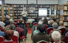 Regionálny historik a publicista Milan Ukrop v Mestskej knižnici v Šahách