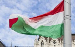 Március 15. – Felvonták a nemzeti lobogót a Parlament előtt