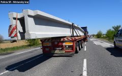 Kolízia cyklistu s kamiónom s nadrozmerným nákladom