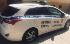 Kétnyelvűsödött a zselízi városi rendőrautó