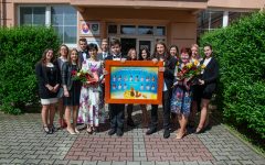 „Ballag már a vén diák…“ – ma újra felcsendült ez a dal a zselízi Comenius Gimnáziumban