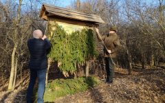 Információs emléktáblát állítottak Zselízen az egykori Fakastély helyén