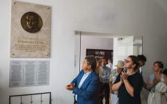 Felavatták Esterházy János első erdélyi emléktábláját Kolozsváron