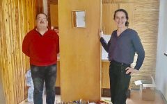Egy táska női szeretet – női higiéniai termékeket kaptak zselízi rászorulók is